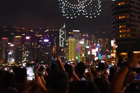 香港举办“哆啦A梦”主题无人机表演图片