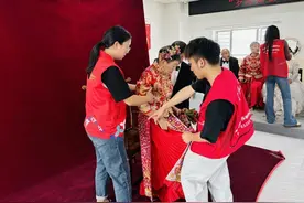岁月如金 相伴一生，平湖街道辅城坳社区开展长者公益摄影活动图片