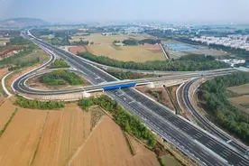 双向八车道！济广高速济菏段改扩建四标段正式通车运行图片