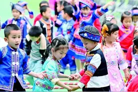 竹竿舞：五彩三月三 跳出幸福来图片