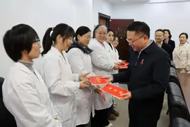 世界艾滋病日：常德市领导慰问防艾一线工作人员并召开全市艾滋病防治工作视频调度会图片