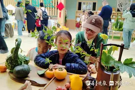 德州一幼儿园里的花艺展吸引千人“围观”图片