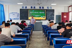 湖南交通工程学院举行“研途筑梦 模拟先行”2025届考研模拟考试图片