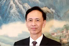 阎晓明当选中国视协主席图片