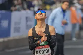 体育丨2025重庆马拉松鸣枪开跑图片