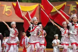 虹口各界千人共唱为祖国庆生图片