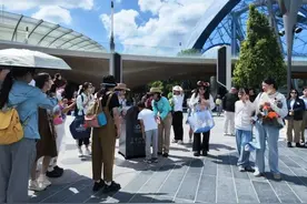 神奇回收箱“小推”回归！上海迪士尼度假区多种形式践行垃圾分类图片