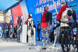 长江科服在孵企业助力“楚才”人形机器人亮相图片