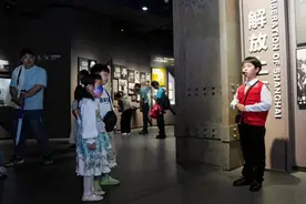 “新时代小先生”走进龙华烈士纪念馆，别开生面的讲解诠释青少年责任与担当图片