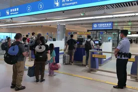 暑运开启，广东这个口岸出入境旅客预计超10万人次图片