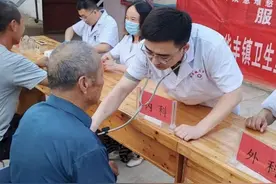 宁阳华丰镇：医护人员变身“夜市医生”，居民家门口享健康盛宴！图片