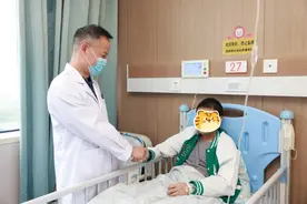 戴了3年口罩，12岁男孩终于重返校园……难治性系统性红斑狼疮治疗获重大突破图片