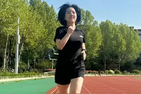 狂瘦40斤！她晒出照片，网友热议图片