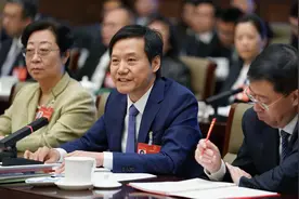 两会声音丨雷军：保证把小米汽车干好，不让全国用户失望视频封面