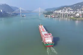 图集|海船过三峡 “重庆港—宁波舟山港”江海直达航线正式开通图片