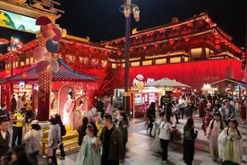 西安大唐不夜城日均客流达30万人次 人造“小长安”如何留住更多人图片