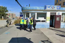 警地融合 警民融合丨精炼“最小应急单元”，看山门派出所民警如何为学校安保人员传授“秘籍”图片