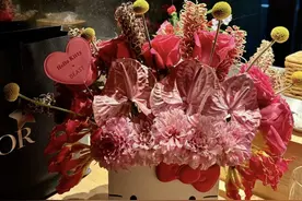 这个情人节，晒花热门是Hello Kitty？头戴花冠款3680元，乖乖坐款29999元...图片