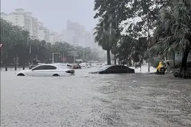受“潭美”影响三亚全市中小学停课，气象局：预计28日夜间及29日仍有大到暴雨图片