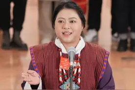 委员通道丨白玛玉珍：去年西藏墨脱县游客达到60万人次图片