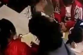 辅导多次仍不会简单加减法，老师猛击四年级学生头部，校方：确实不妥，已批评教育图片