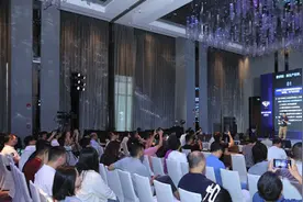 大模型需要什么样的智算中心？7位大咖谈AIGC时代算力挑战与风口丨GACS 2023图片