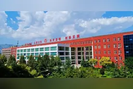 《山西教育》就临汾一中办学特色采访张杨管校长图片
