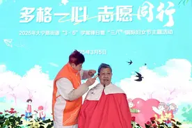 “太好了，我要赶紧告诉其他兄弟们，让他们快来”图片
