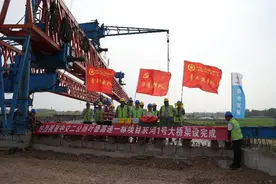 叶鲁高速灰河1号大桥箱梁架设完成图片