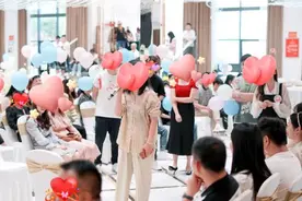 “缘定天府”大型相亲联谊会举办，11对男女现场牵手图片