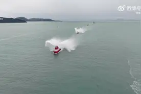 海南舰、长沙舰到达！海军舰艇编队抵达香港图片
