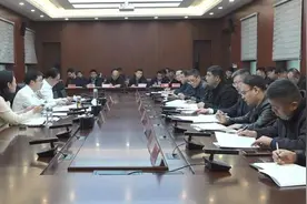 县长李爽主持召开专题会议研究企业培育、住宿餐饮业提升工作图片