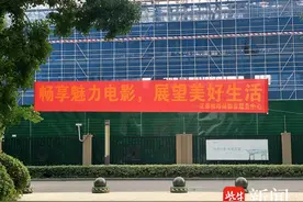 苏州望亭：露天电影进小区，点亮居民夜生活图片