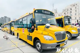 迎接新学期！南京公交为47辆校车全面“体检”图片