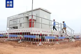 中企承建的印尼大型陆地光伏电站竣工投产图片