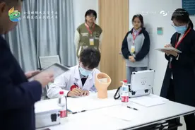 曾把“偶像”写进高考作文！大学生“追星”成功，还同台演讲……图片