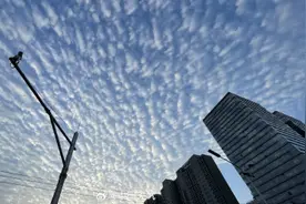 好看！中秋节北京天空现大片鱼鳞云图片