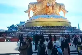 峨眉山金顶惊现巨型日晕：游客感叹不虚此行，罕见奇观需多种自然因素结合形成图片