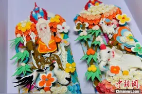 制作酥油花 拉萨迎春节、藏历新年图片