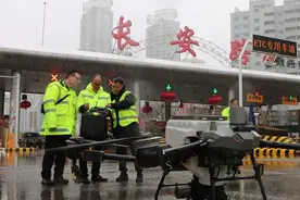 全陕西省首例！无人机撒融雪剂在绕城高速试点实施图片