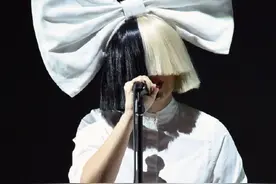 太突然！歌曲火遍全球的天后歌手起诉离婚，去年刚生下一子图片