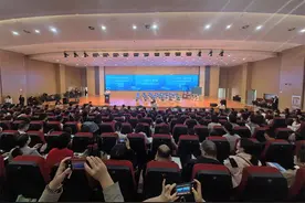 新课改背景下的数学课该怎么教？2023年苏教版小学数学教材培训会开幕图片