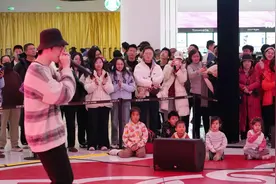 海淀商圈里办起跨年音乐会图片