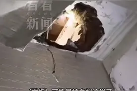 上海阿姨扫地时踩穿地板掉到楼下：疑被白蚁蛀坏，住户称黄梅天门窗都不敢开图片