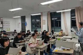 ​孩子和家长互换身份！这场家长会令人意想不到图片