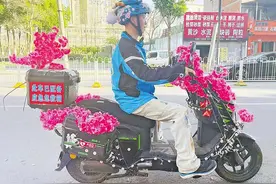 背着“救命神器”送快递 “蓝骑士社区侠”张宝剑危急关头救人一命图片