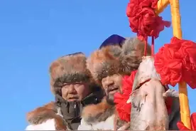 鱼跃人欢 新疆乌伦古湖冬捕忙图片