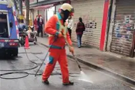 疏通城市“呼吸孔”，江岸区车站街道开展雨水井篦油污清洁行动图片