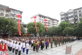 三都干群欢送2024年下半年新兵入伍图片