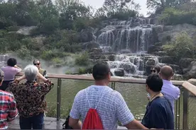 爆火！登海拔4800cm的上海双子山要租登山杖？网友调侃：高反了吗？图片